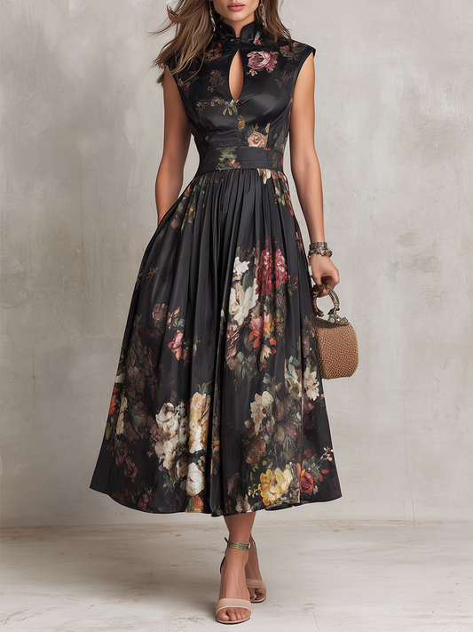 Esmeralda | Elegante Vestido Midi Plisado de Satén Negro con Estampado Floral y Cuello con Abertura
