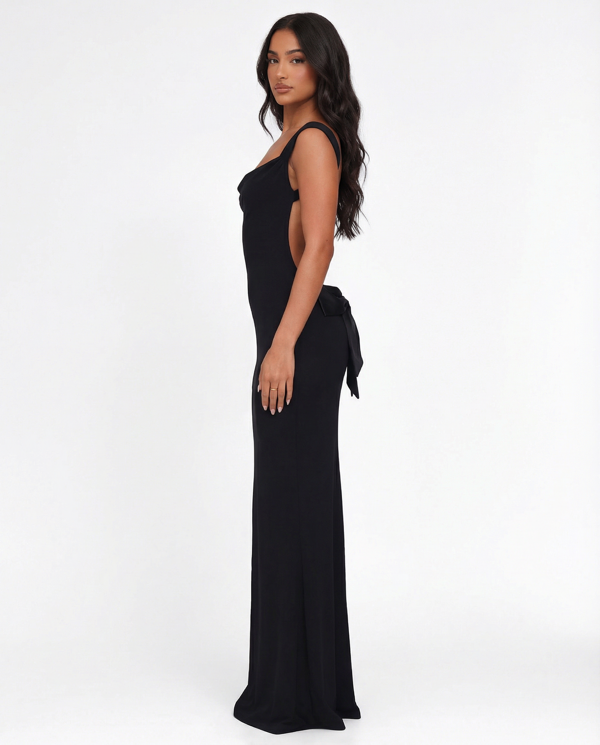 ARIA BACKLESS MUSE - Vestido Maxi Ajustado con Espalda Abierta