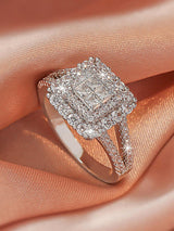 Alicia – Anillo de Halo Cuadrado con Pavé Brillante