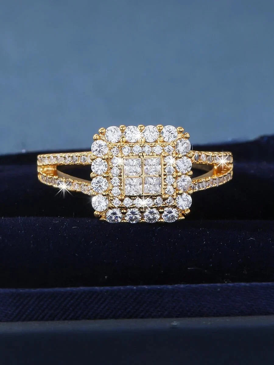 Alicia – Anillo de Halo Cuadrado con Pavé Brillante