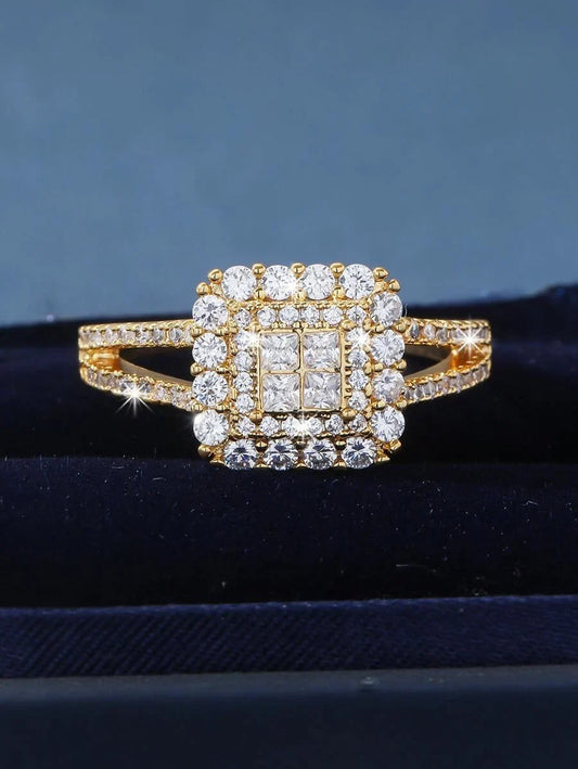 Alicia – Anillo de Halo Cuadrado con Pavé Brillante