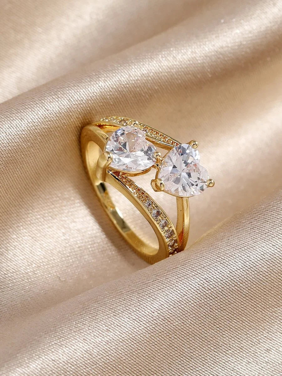 Carolina – Anillo en Capas de Diseño Romántico con Brillo Luminoso