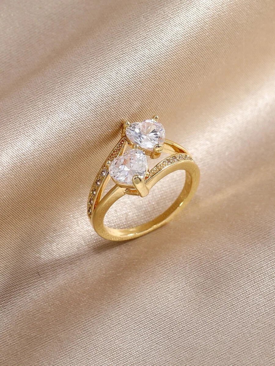 Carolina – Anillo en Capas de Diseño Romántico con Brillo Luminoso