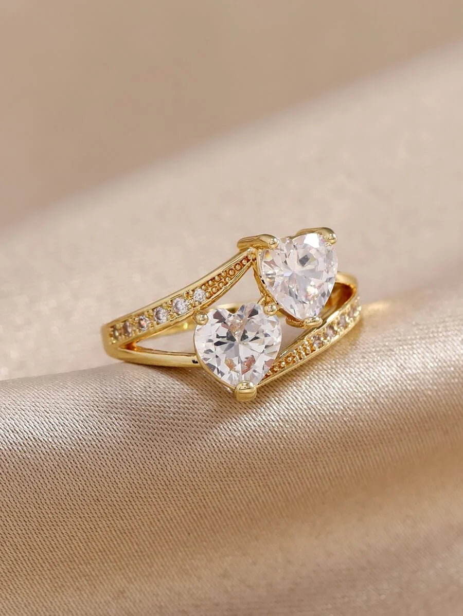 Carolina – Anillo en Capas de Diseño Romántico con Brillo Luminoso