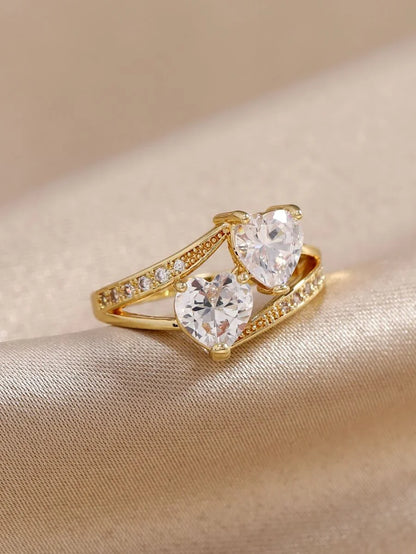 Carolina – Anillo en Capas de Diseño Romántico con Brillo Luminoso