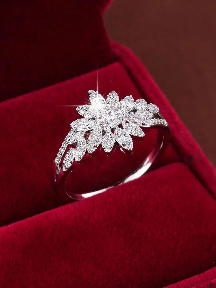Daniela – Anillo Corona Elegante con Brillo Refinado