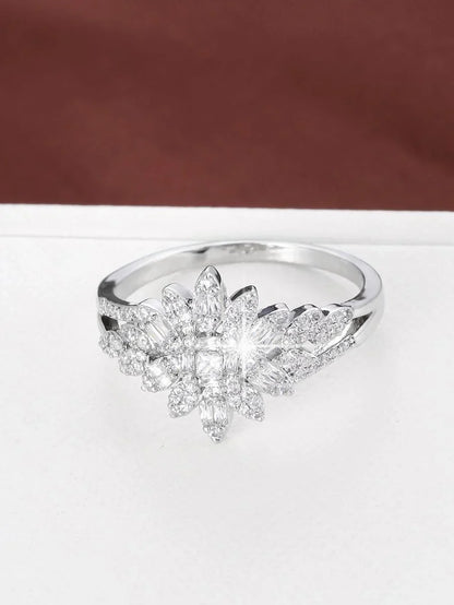 Daniela – Anillo Corona Elegante con Brillo Refinado