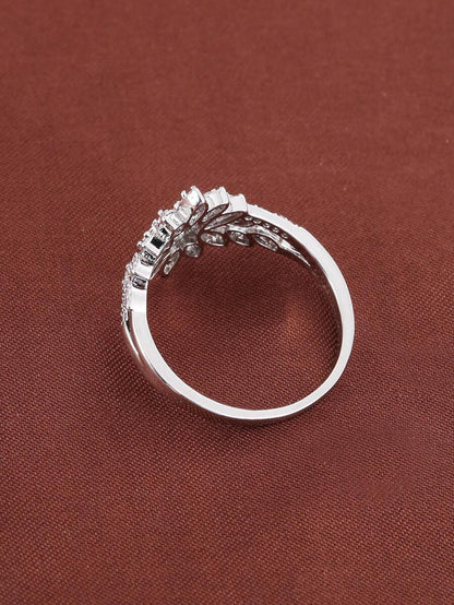 Daniela – Anillo Corona Elegante con Brillo Refinado