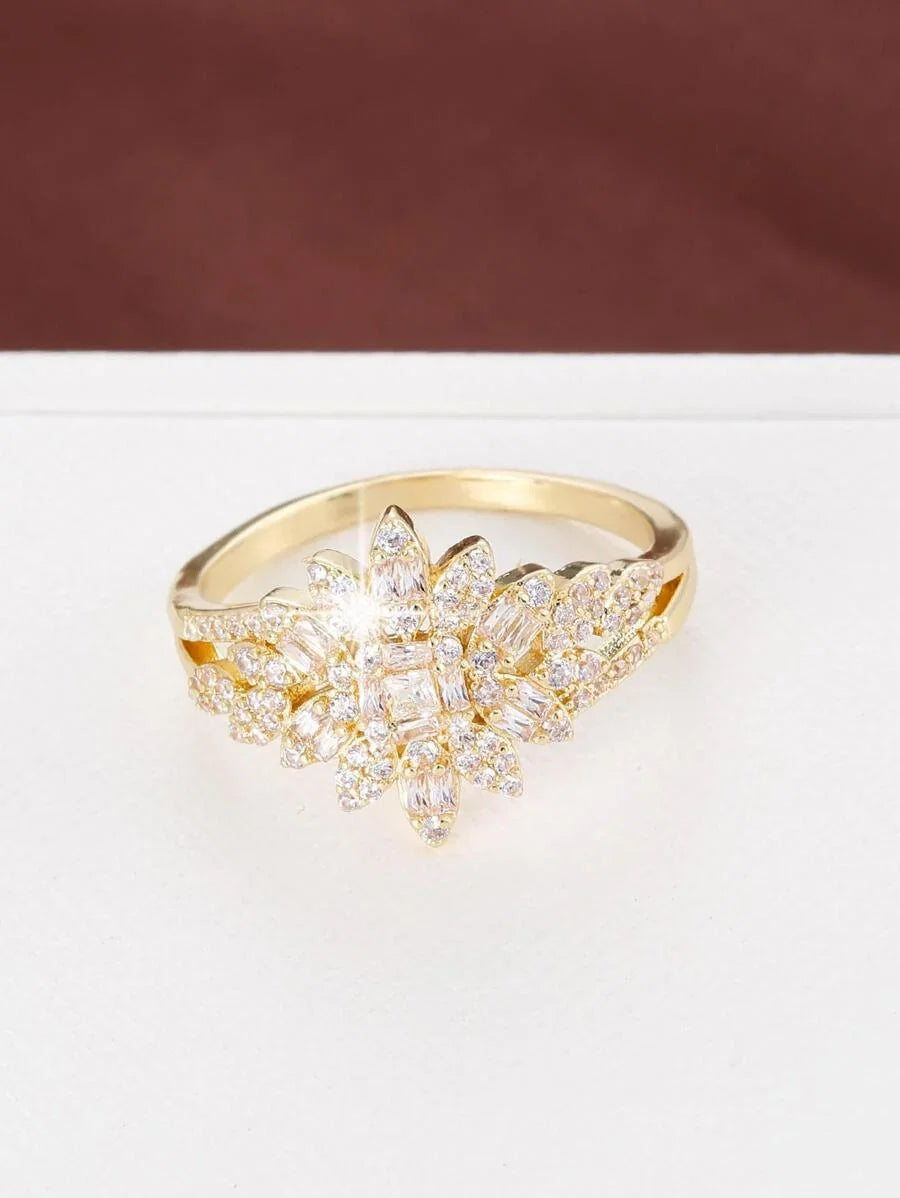Daniela – Anillo Corona Elegante con Brillo Refinado
