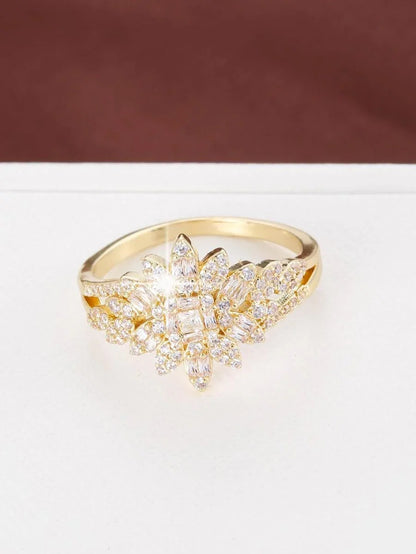 Daniela – Anillo Corona Elegante con Brillo Refinado