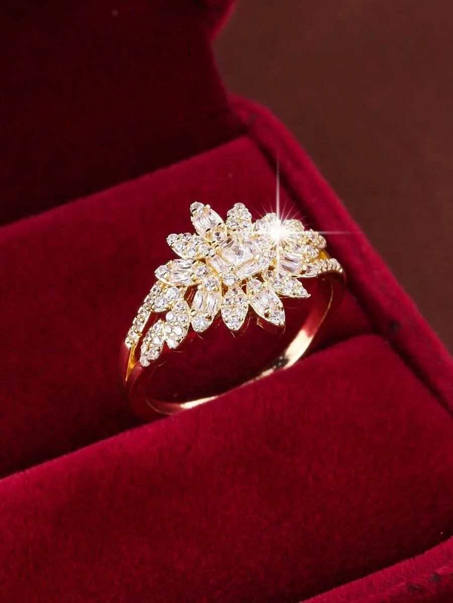 Daniela – Anillo Corona Elegante con Brillo Refinado