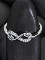 Laura – Anillo Infinito con Piedras Brillantes y Diseño Delicado