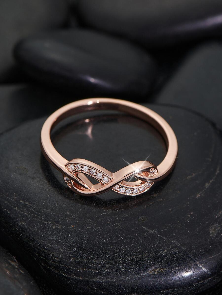 Laura – Anillo Infinito con Piedras Brillantes y Diseño Delicado