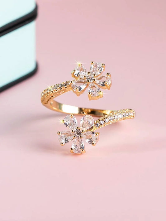 Marta – Anillo Floral Elegante con Brillo Refinado