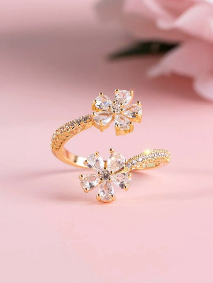 Marta – Anillo Floral Elegante con Brillo Refinado