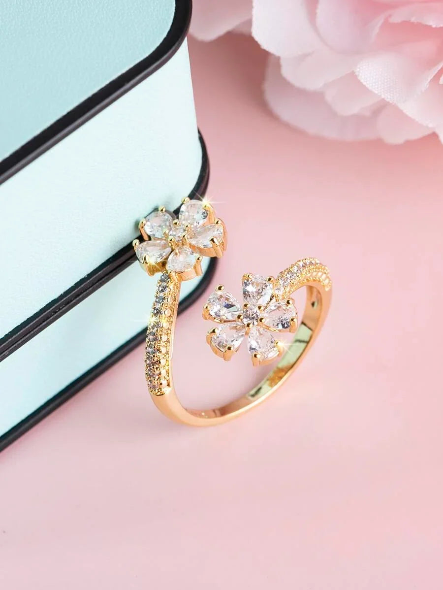 Marta – Anillo Floral Elegante con Brillo Refinado
