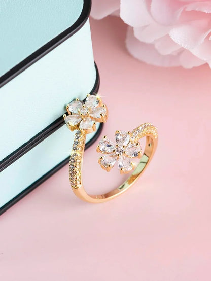 Marta – Anillo Floral Elegante con Brillo Refinado