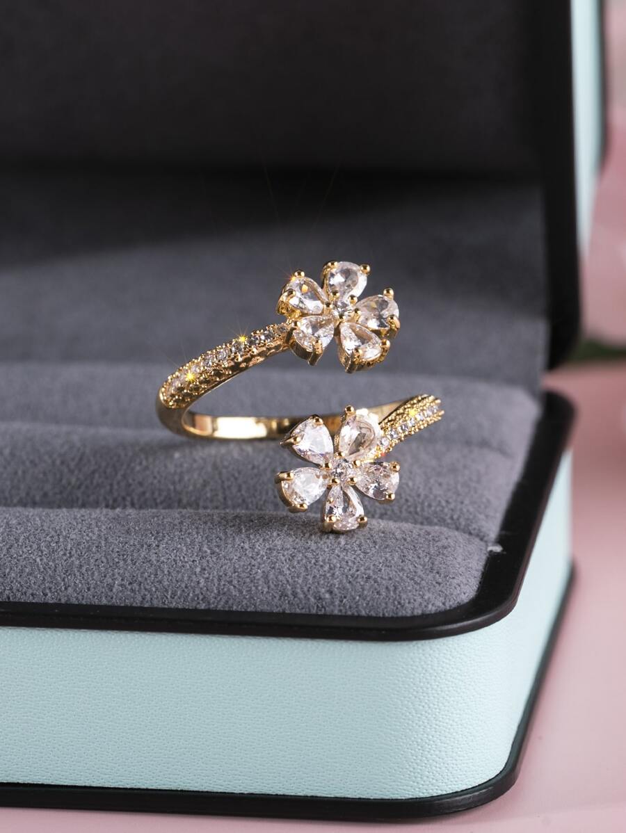 Marta – Anillo Floral Elegante con Brillo Refinado
