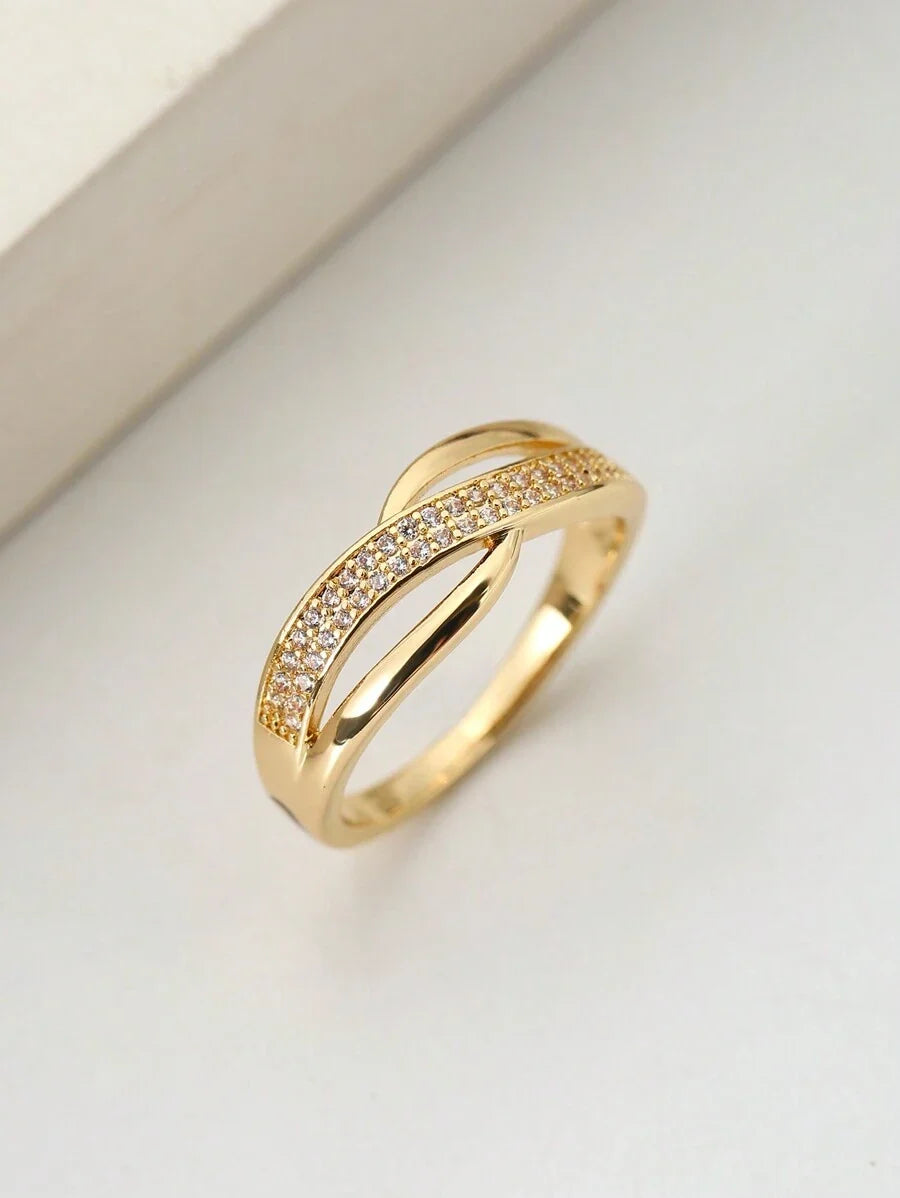 HELEN – Anillo Clásico de Zirconia con Acabado Dorado