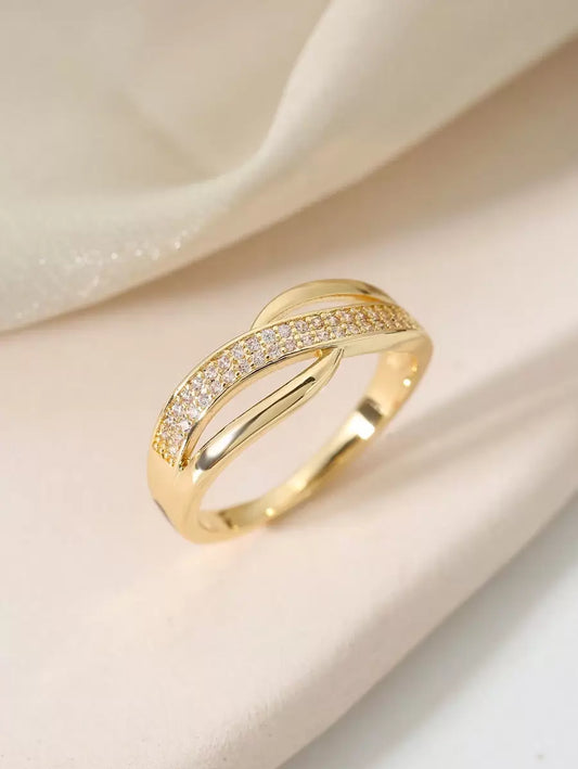 HELEN – Anillo Clásico de Zirconia con Acabado Dorado