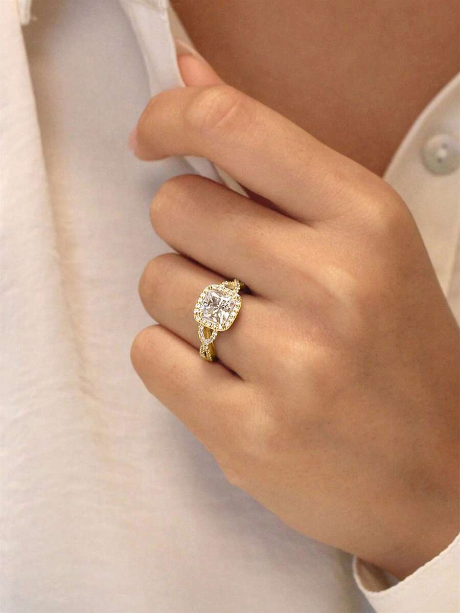 Valentina – Anillo Solitario con Zirconia Cúbica Brillante