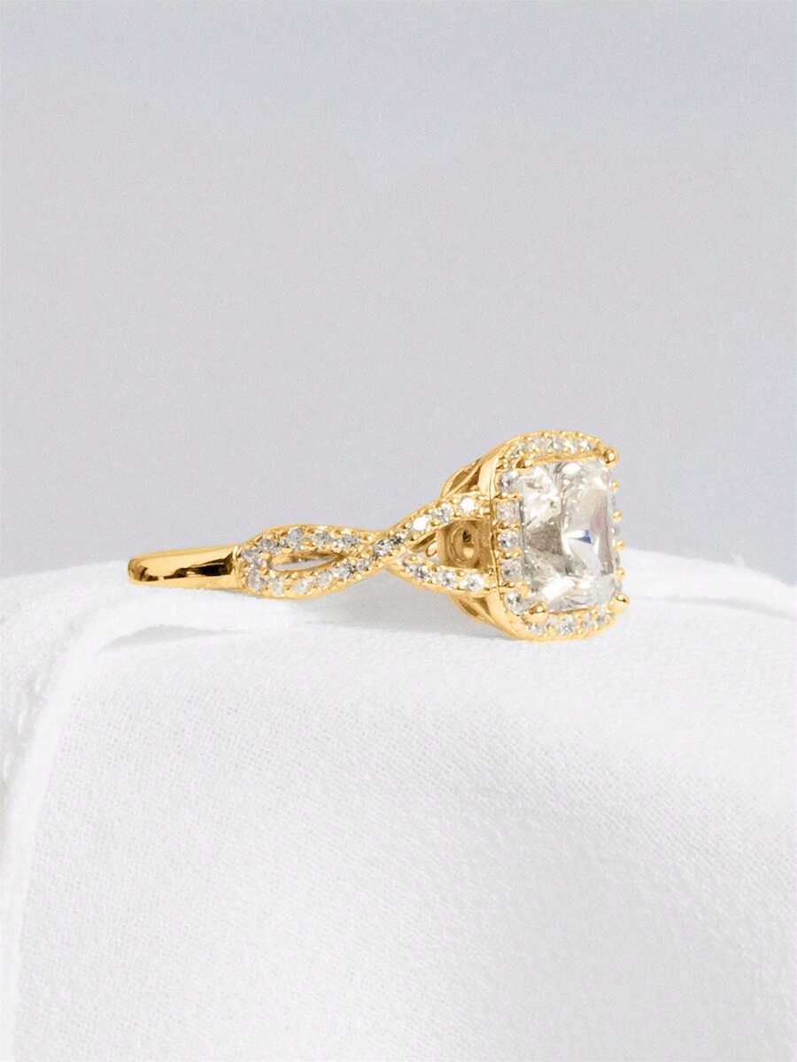 Valentina – Anillo Solitario con Zirconia Cúbica Brillante