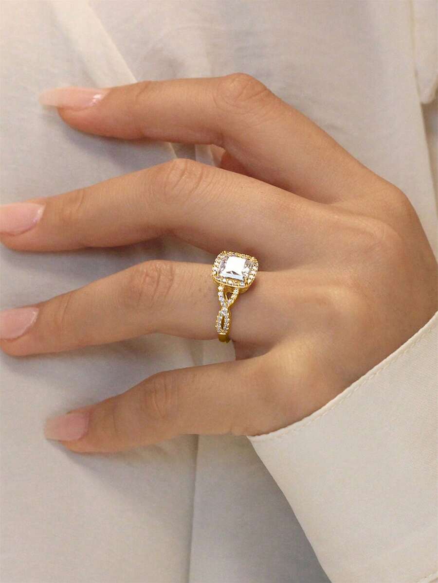 Valentina – Anillo Solitario con Zirconia Cúbica Brillante