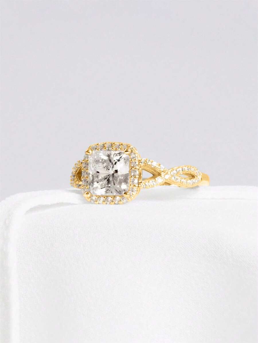 Valentina – Anillo Solitario con Zirconia Cúbica Brillante