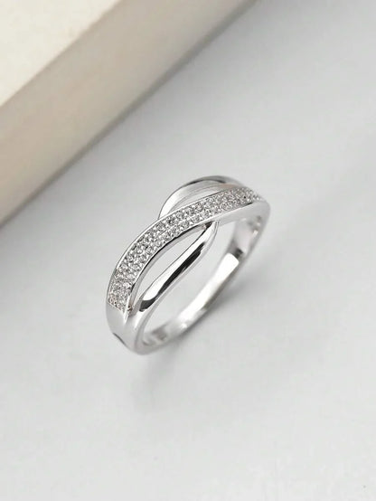 HELEN – Anillo Clásico de Zirconia con Acabado Dorado
