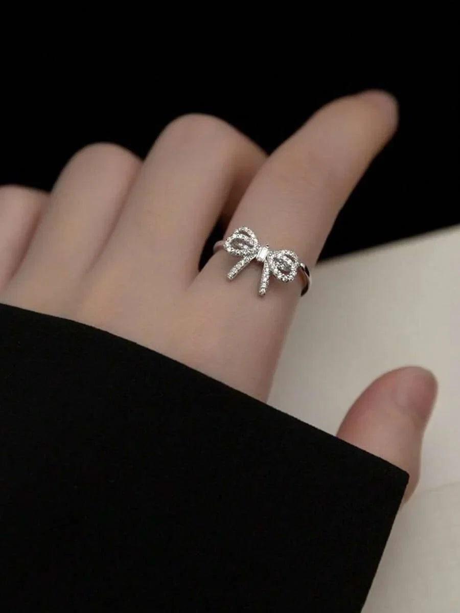 Gabriela – Anillo con Lazo de Zirconia de Estilo Vintage