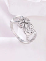 Laura – Anillo Infinito con Piedras Brillantes y Diseño Delicado