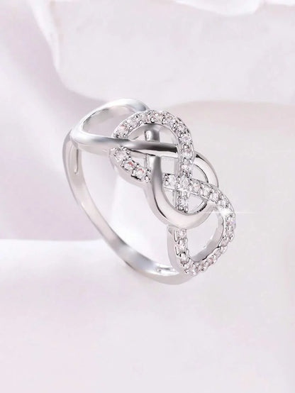 Laura – Anillo Infinito con Piedras Brillantes y Diseño Delicado