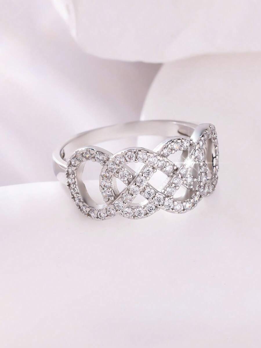 Laura – Anillo Infinito con Piedras Brillantes y Diseño Delicado
