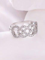 Laura – Anillo Infinito con Piedras Brillantes y Diseño Delicado