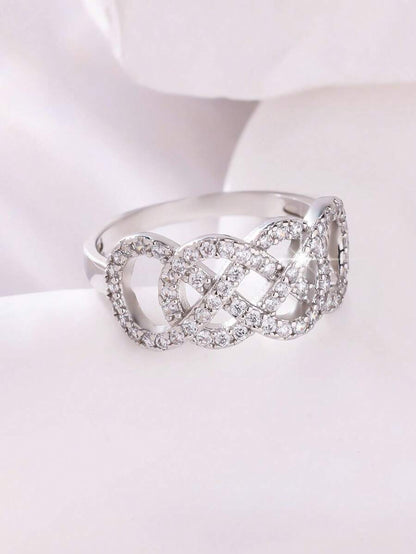 Laura – Anillo Infinito con Piedras Brillantes y Diseño Delicado