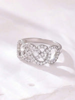Laura – Anillo Infinito con Piedras Brillantes y Diseño Delicado