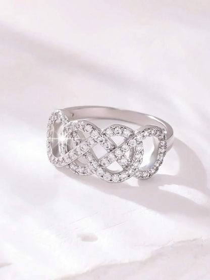 Laura – Anillo Infinito con Piedras Brillantes y Diseño Delicado