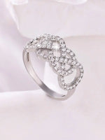 Laura – Anillo Infinito con Piedras Brillantes y Diseño Delicado