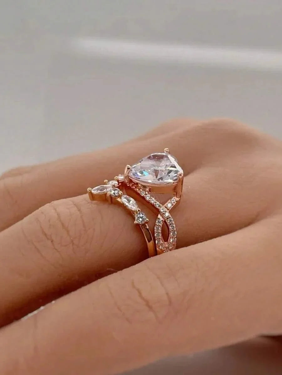 ROSALINE – Conjunto de dos anillos en oro rosa con elegancia atemporal