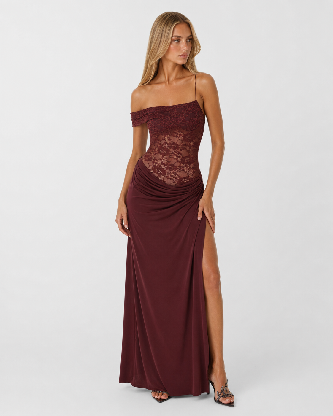 LUNA MUSE - Vestido Maxi de Encaje con Falda Drapeada y Abertura
