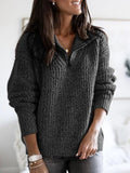 Gris oscuro