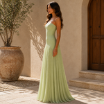Vestido con diseño de hombros descubiertos