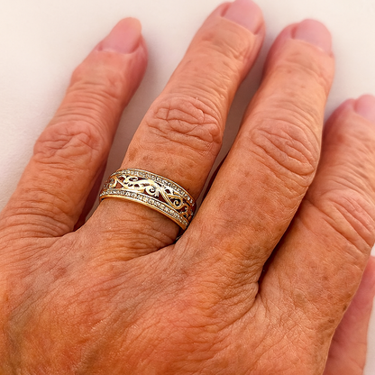 Anillo dorado  hueco brillante
