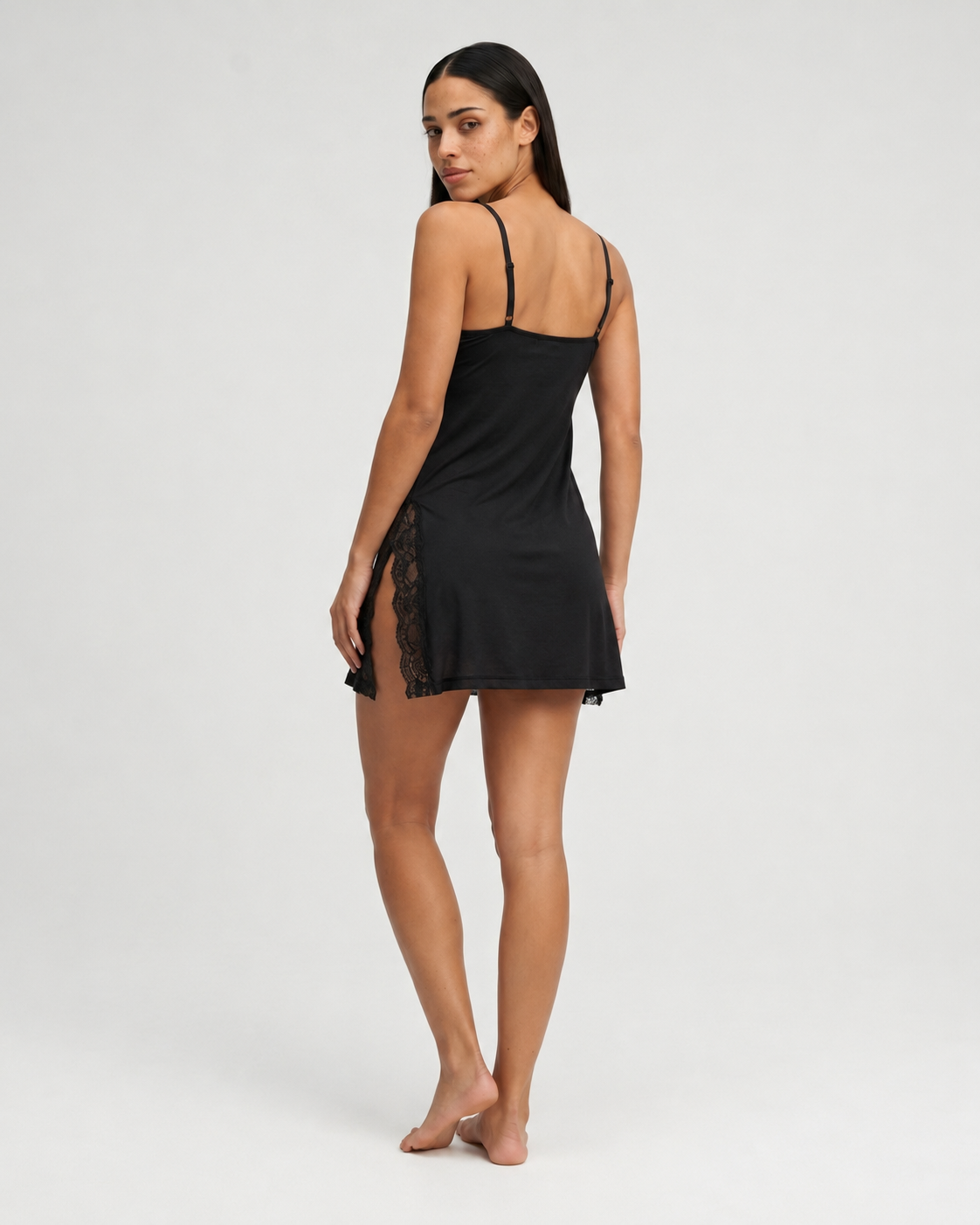 LUCÍA - Camisón de Encaje con Abertura Lateral
