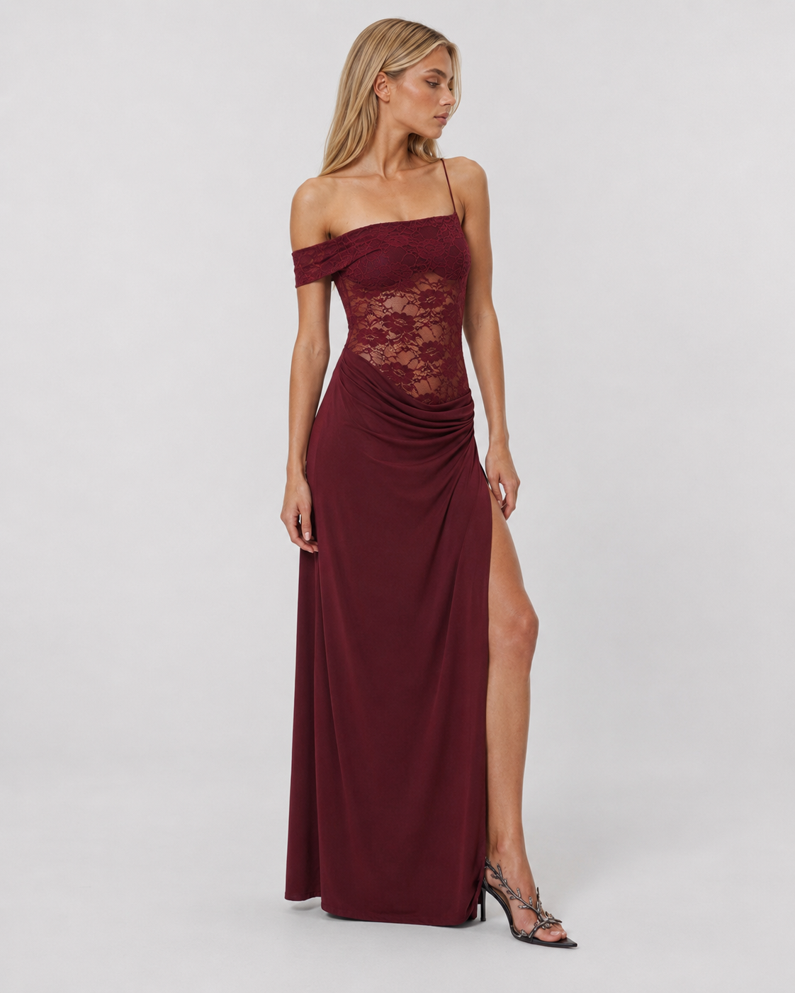 LUNA MUSE - Vestido Maxi de Encaje con Falda Drapeada y Abertura