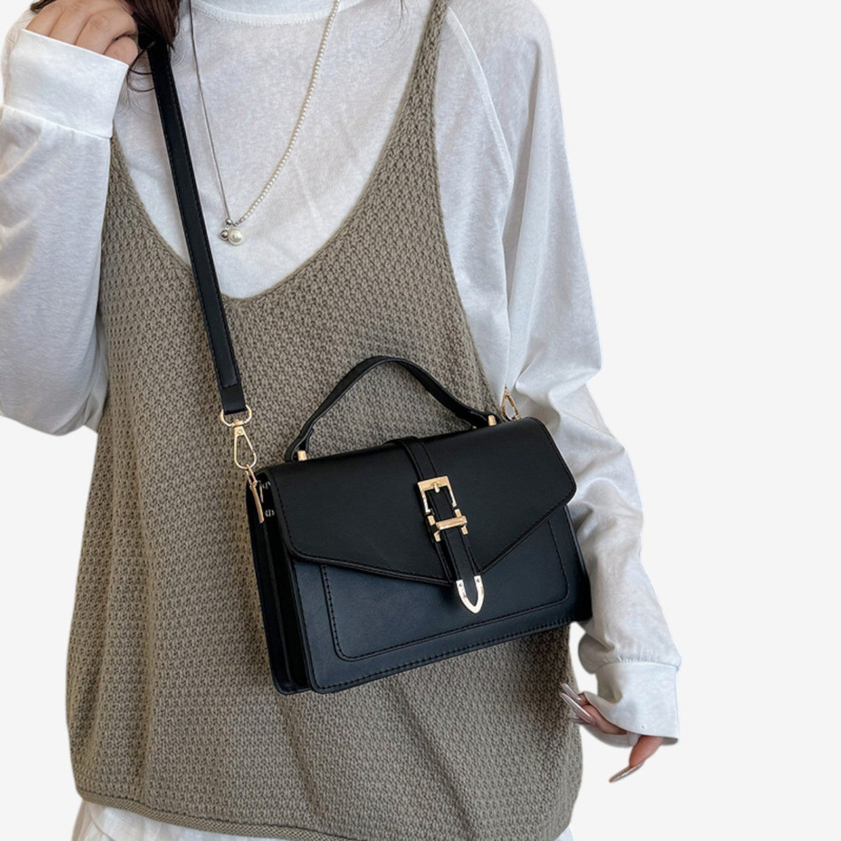 Bolso con cinturón Negro