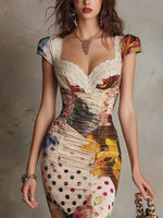 Fedra | Vestido Midi Ajustado Fruncido con Estampado Mixto y Ribete de Encaje