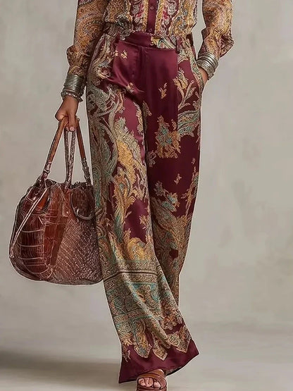Chiara | Conjunto retro en raso paisley con cuello solapa