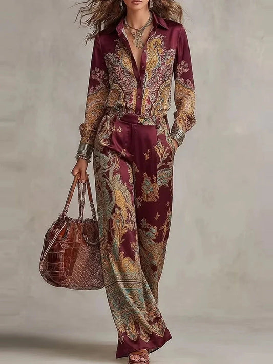 Chiara | Conjunto retro en raso paisley con cuello solapa