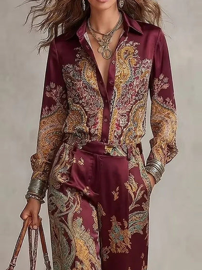 Chiara | Conjunto retro en raso paisley con cuello solapa